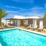 Villa Exceptional 3 Bedroom Adsey -short Walk To Town - By Lanzarote Leisure *