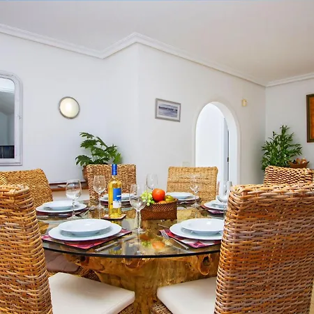 Exceptional 3 Bedroom Adsey -short Walk To Town - By Lanzarote Leisure 빌라 *