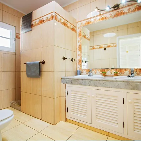 빌라 Exceptional 3 Bedroom Adsey -short Walk To Town - By Lanzarote Leisure