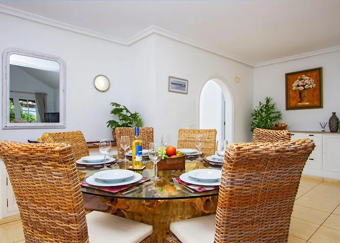 Exceptional 3 Bedroom Adsey -short Walk To Town - By Lanzarote Leisure فيلة *