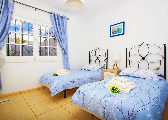 Exceptional 3 Bedroom Adsey -short Walk To Town - By Lanzarote Leisure *