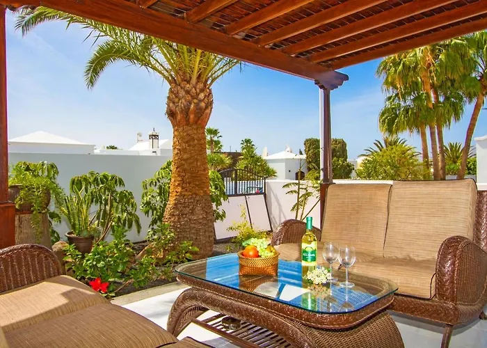 Exceptional 3 Bedroom Adsey -short Walk To Town - By Lanzarote Leisure *